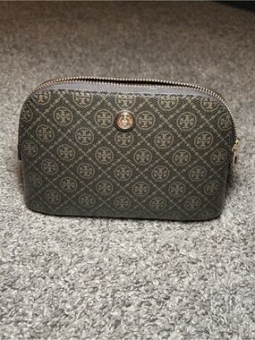 NWOT! Tory Burch T Monogram Brown Cosmetic Case with Gold Emblem